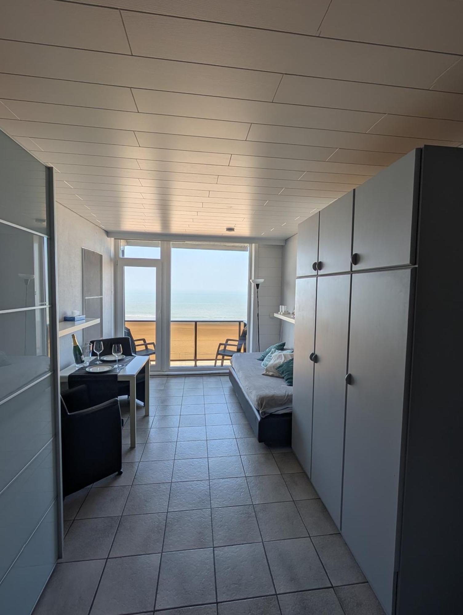Modern Studio Direct Seaview & Free Parking Ostend Exterior photo